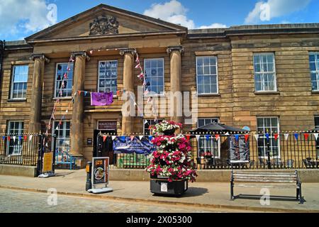 UK, West Yorkshire, Pontefract, Cornmarket, Magistrates Market. Stock Photo