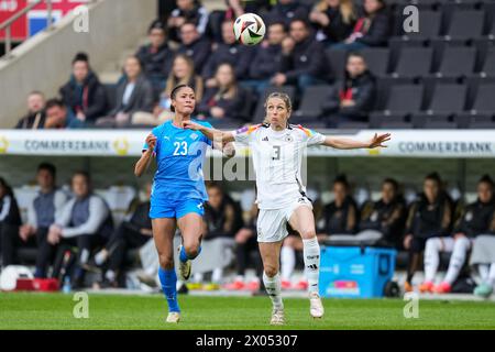 AACHEN, GERMANY - APRIL 9: Sveindis Jane Jonsdottir of Iceland battles for the ball with Kathrin Hendrich of Germany during the UEFA Women's EURO 2025 Qualifier match between Germany and Iceland at Tivoli on April 9, 2024 in Aachen, Germany. (Photo by Tobias Giesen/BSR Agency) Stock Photo