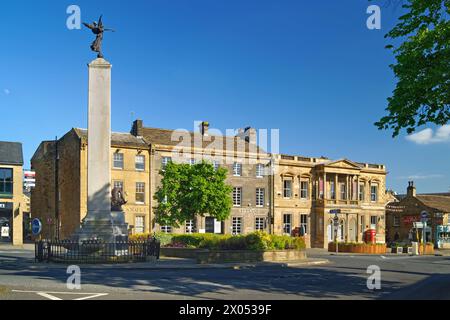 UK, North Yorkshire, Skipton, War Memorial and Skipton Town Hall. Stock Photo
