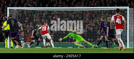 London, UK. 10th Apr, 2024. Arsenal's Leandro Trossard (4th L) scores his side's second goal during the UEFA Champions League quarterfinal 1st Leg match between Bayern Munich and Arsenal in London, Britain, April 9, 2024. Credit: Xinhua/Alamy Live News Stock Photo