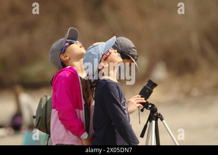 Bay Village, OH, USA. 08 Apr 2024. People watch the total solar eclipse at Huntington Beach, on the shore of Lake Erie. Stock Photo