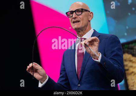 Bonn, Germany. 10th Apr, 2024. Timotheus Höttges, CEO, speaks at the Deutsche Telekom shareholders' meeting at the WCCB World Conference Center in Bonn, bending a fiber optic cable. Credit: Rolf Vennenbernd/dpa/Alamy Live News Stock Photo