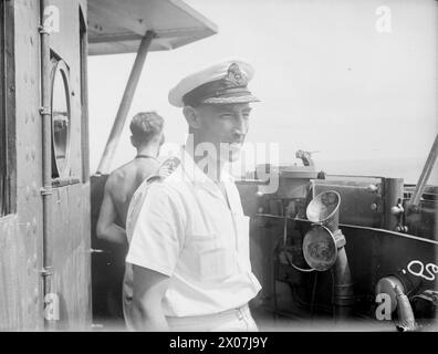 THEY BATTERED SURABAYA. 5 TO 27 MAY 1944, ON BOARD THE AIRCRAFT CARRIER HMS ILLUSTRIOUS IN THE INDIAN OCEAN. SCENES ON BOARD THE ILLUSTRIOUS WHEN AN AIRSTRIKE BY BRITISH, AMERICAN, AUSTRALIAN, FRENCH, AND DUTCH UNITS, WAS CARRIED OUT AGAINST THE JAPANESE-HELD NAVAL BASE. - Captain R L B Cunliffe, Commanding Officer of HMS ILLUSTRIOUS Stock Photo