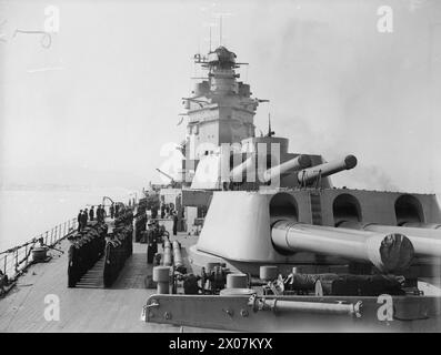 ON BOARD THE BATTLESHIP HMS RODNEY. 1940, ON BOARD THE BRITISH BATTLESHIP. - During Sunday morning Divisions in HMS RODNEY Stock Photo