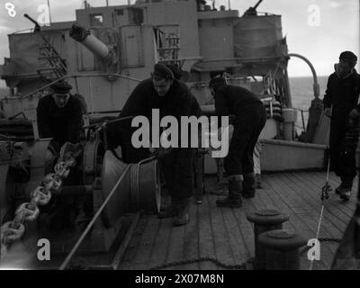 ANTI U-BOAT TORPEDO TRIALS HELD ON BOARD HMS BENTINCK, CAPTAIN CLASS FRIGATE. 5 AND 6 OCTOBER 1943, GREENOCK DISTRICT. - Recovering the sweep by power force Stock Photo