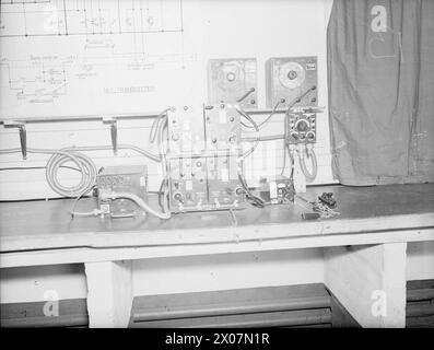 AT HMS ARIEL, ROYAL NAVAL AIR RADIO MECHANICS TRAINING ESTABLISHMENT. 27 JUNE 1945, WARRINGTON, LANCS, RADAR AND RADIO EQUIPMENT AT HMS ARIEL. - ARI 5206 Stock Photo