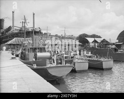 HANDING OVER OF THE FIRST FAIRMILE MOTOR TORPEDO BOATS TO BE BUILT IN MALAYA. 3 DECEMBER 1941, SINGAPORE. - A view of the new Fairmiles and a minesweeper, the first to be built with a Malayan Diesel engine Stock Photo