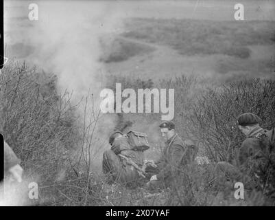 BELGIAN COMMANDOS IN TRAINING IN BRITAIN, 1945 - As part of their Commando training, somewhere in Britain, three Belgian soldiers in charge of mortars fire a smoke bomb before an attack Stock Photo