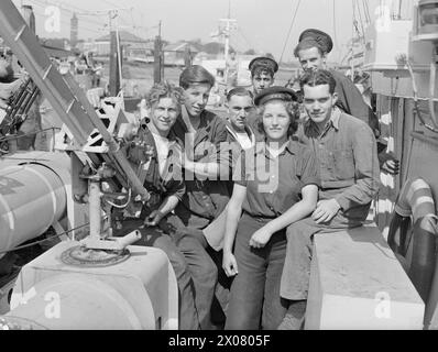 AT THE LIGHT COASTAL FORCES BASE, HMS HORNET, GOSPORT, 15 AUGUST 1944 ...