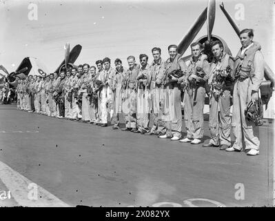 THEY BATTERED SURABAYA. 5 TO 27 MAY 1944, ON BOARD THE AIRCRAFT CARRIER HMS ILLUSTRIOUS IN THE INDIAN OCEAN. SCENES ON BOARD THE ILLUSTRIOUS WHEN AN AIRSTRIKE BY BRITISH, AMERICAN, AUSTRALIAN, FRENCH, AND DUTCH UNITS, WAS CARRIED OUT AGAINST THE JAPANESE-HELD NAVAL BASE. - Chance-Vought Corsair fighter pilots who formed bomber escort and umbrella for fleet Stock Photo