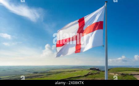 Die Fahne von England, Grossbritannien, flattert im Wind Stock Photo