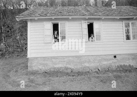 Current 13 - 1 - 1974: The largest and the smallestWe got the Ministry of Church and Education to select the country's largest and smallest school. Ulriken School in Bergen has 983 pupils and 71 teachers. In Sognefjorden, we have Måren school with 2 students and 1 teacher. Two strong contrasts.  Photo: Aage Storløkken / Aktuell / NTB ***PHOTO NOT IMAGE PROCESSED*** Stock Photo