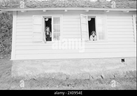 Current 13 - 1 - 1974: The largest and the smallestWe got the Ministry of Church and Education to select the country's largest and smallest school. Ulriken School in Bergen has 983 pupils and 71 teachers. In Sognefjorden, we have Måren school with 2 students and 1 teacher. Two strong contrasts.  Photo: Aage Storløkken / Aktuell / NTB ***PHOTO NOT IMAGE PROCESSED*** Stock Photo