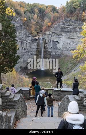 Visitors looking at a waterfall at Taughannock Falls State Park, a tourist destination in the Finger Lakes region of upstate New York. Travel, tourism Stock Photo