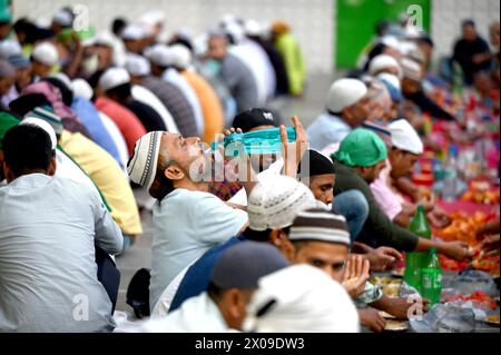 NOIDA, INDIA - APRIL 10: On the last day of Ramadan, Muslims offer prayers before breaking their fast (Roza) with the Iftar meal at Jama Masjid during the ongoing month of Ramadan (Ramzan) in sector 8, on April 10, 2024 in Noida, India. (Photo by Sunil Ghosh/Hindustan Times/Sipa USA ) Stock Photo