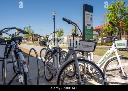 MuskogeE-Bike hub along the Centennial Trail and next to the Depot Green Pavilion in Muskogee, Oklahoma's Depot District. (USA) Stock Photo