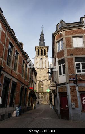 NAMUR, BELGIUM, 25 MARCH 2024: View of the church of St. John the Baptist of Namur and streets of the quaint old town center. The medieval church is a Stock Photo