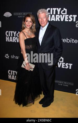 Richard Gere mit Ehefrau Alejandra Gere bei der City Harvest Gala 2024 ...