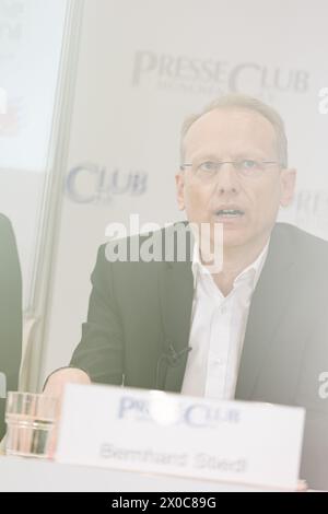 Munich, Germany. 11th Apr, 2024. Bernhard Stiedl, Chairman DGB Bavaria, at the press conference of Together for a socially accapteable mobility turn in Bavaria on April 11, 2024 in the Pressclub in Munich, Germany. (Photo by Alexander Pohl/Sipa USA) Credit: Sipa USA/Alamy Live News Stock Photo