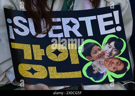 Paris, France. 10th Apr, 2024. Julien Mattia/Le Pictorium - PSG - FC Barcelona - 10/04/2024 - France/Ile-de-France (region)/Paris - Sign bearing the effigy of Lee Kang-In during the Champions League quarter-final between PSG and FC Barcelona at the Parc des Princes, April 10, 2024. Credit: LE PICTORIUM/Alamy Live News Stock Photo