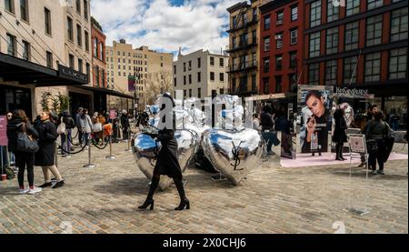 The fashionable flock to Gansevoort Plaza in the Meatpacking District ...