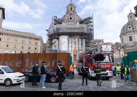 Rome, Italy. 10th Apr, 2024. Firefighters arrive at the protest site (Photo by Matteo Nardone/Pacific Press/Sipa USA) Credit: Sipa USA/Alamy Live News Stock Photo