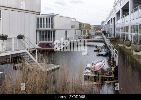 Floating homes and houses in the Waterbuurt (Water District) of Ijburg ...