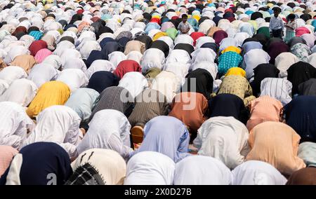 April 11, 2024: GUWAHATI, INDIA - APRIL 11: Muslims gather to perform Eid al-Fitr prayer at Eidgah in Guwahati, India on April 11, 2024. Muslims around the world are celebrating the Eid al-Fitr holiday, which marks the end of the fasting month of Ramadan (Credit Image: © David Talukdar/ZUMA Press Wire) EDITORIAL USAGE ONLY! Not for Commercial USAGE! Stock Photo