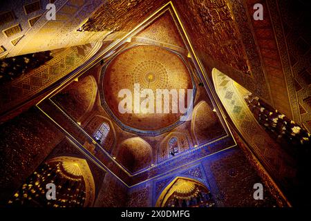 Golden Interior ceiling and arch of the tomb of the Gur Emir Amir Temur mausoleum in Samarkand, Uzbekistan Stock Photo