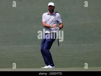 Augusta, United States. 11th Apr, 2024. Scottie Scheffler watches his an approach shot on the second hole during the first round of the Masters Tournament at Augusta National Golf Club in Augusta, Georgia on Thursday, April 11, 2024. Photo by Tannen Maury/UPI Credit: UPI/Alamy Live News Stock Photo