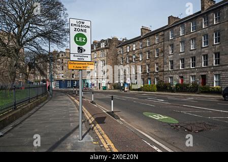 Low Emision Zone LEZ sign on Hope Park Crescent, enforcement is due to come into force on June 1st  2024 - Edinburgh, Scotland, UK. Stock Photo
