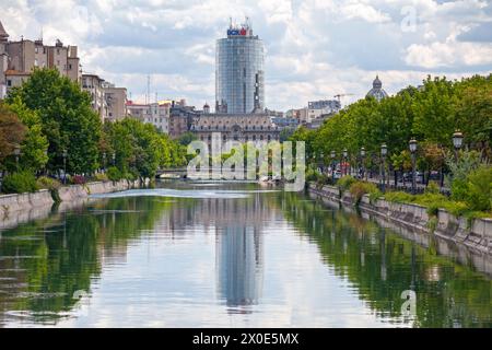 Bucharest, Romania - June 24 2018: Bridge crossing the Dambovita River with the General Inspectorate of Romanian Police and the Bucharest Financial Pl Stock Photo