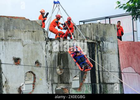 Action National Search and Rescue Agency Basarnas in simulation of earthquake relief Stock Photo