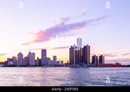 The Detroit city skyline, including the Renaissance Center, seen from ...