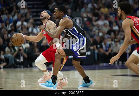 Sacramento, Ca, USA. 11th Apr, 2024. New Orleans Pelicans forward Herbert Jones (5) drives around Sacramento Kings guard De'Aaron Fox (5) during a game at Golden 1 Center on Thursday, April 11, 2024 in Sacramento. (Credit Image: © Paul Kitagaki Jr./ZUMA Press Wire) EDITORIAL USAGE ONLY! Not for Commercial USAGE! Stock Photo