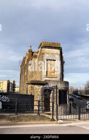 Entrance onto the Regents Canal towpath at Ben Johnson Road, Mile End, London, England Stock Photo