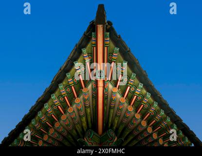 The underneath perspective of a Korean temple roof in Seoul Stock Photo