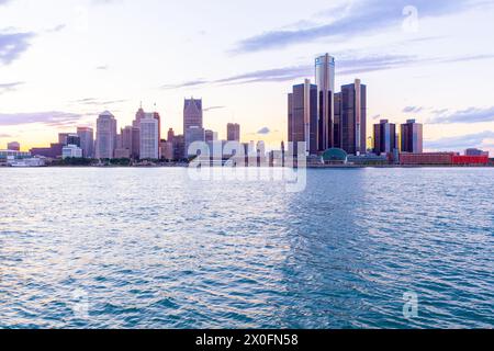 The Detroit city skyline, including the Renaissance Center, seen from ...