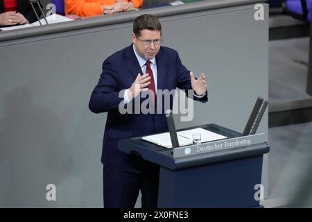 Deutscher Bundestag, 164. Plenarsitzung Stephan Stracke CSU im Portrait mit engerischer und kraftvoller Handgeste bei seiner Rede zum Bezahlkartengesetz fuer Asylbewerber bei der 164. Sitzung des Deutschen Bundestag in Berlin, 12.04.2024 Berlin Berlin Deutschland *** German Bundestag, 164th plenary session Stephan Stracke CSU in portrait with tight and powerful hand gesture during his speech on the payment card law for asylum seekers at the 164th session of the German Bundestag in Berlin, 12 04 2024 Berlin Berlin Germany Stock Photo