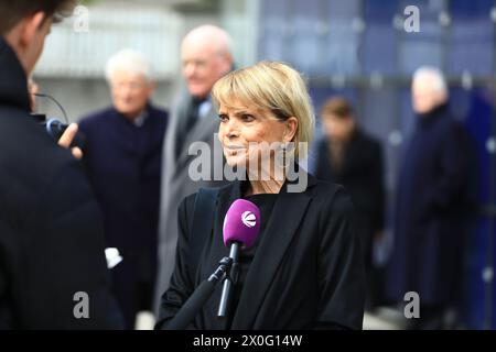 Uschi Glas bei der Trauerfeier für Fritz Wepper in der Herz Jesu Kirche in München-Neuhausen. München, 10.04.2024 Stock Photo