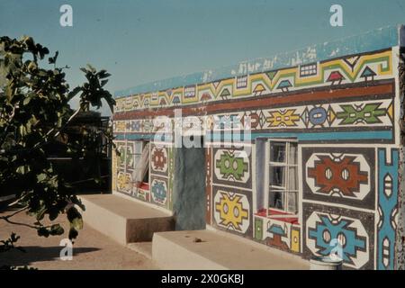 A colourfully painted hut in a Ndebele village in South Africa. [automated translation] Stock Photo