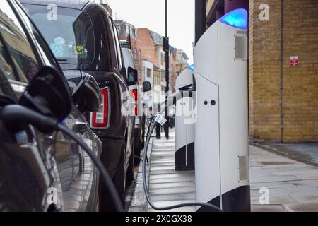 London, UK. 4th December 2020. Electric vehicle charging point in Central London. Credit: Vuk Valcic / Alamy Stock Photo