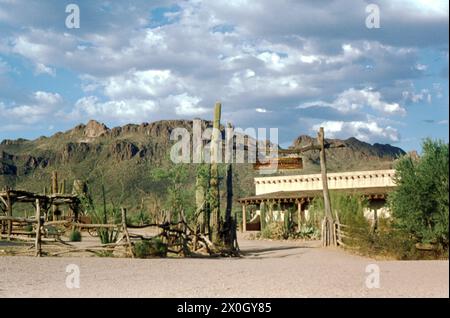 Film set of a farm for the series High Chaparral in the western town of Old Tucson in Arizona, USA. [automated translation] Stock Photo