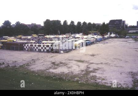 A crowd of people at the Polenmarkt on Potsdamer Platz, more precisely on the area from Reichpietsch Ufer to Potsdamer Platz, before it became a construction site after reunification. [automated translation] Stock Photo