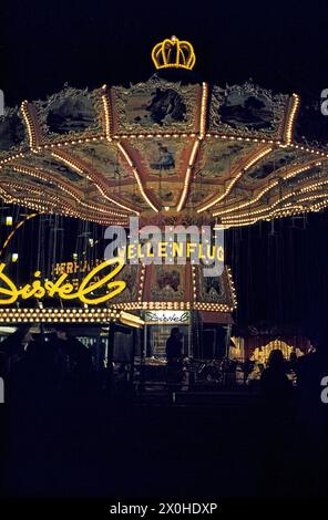 'The illuminated chain carousel ''Wellenflug'' is waiting for new customers at the Munich Oktoberfest. [automated translation]' Stock Photo