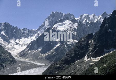 The Mer de Glace with the Grandes Jorasses and Aiguille du Tacul from the hiking trail from Plan d'Aiguille to Montenvers. [automated translation] Stock Photo