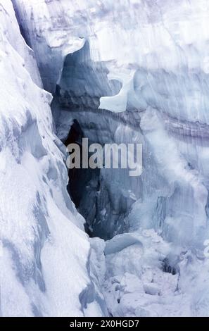 Crevasse with ice layers at the base of the Outer Black Ridge ...