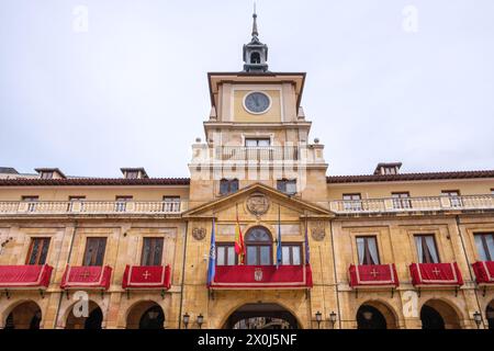 Old town hall , A large historic building in Oviedo, Spain, featuring a prominent clock tower on top. The architecture is grand and ornate, showcasing Stock Photo