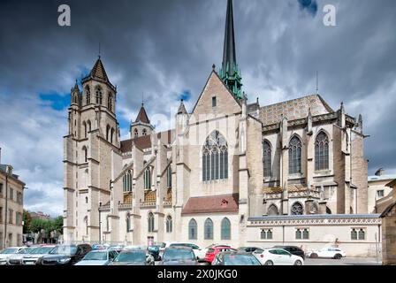 Cathedrale St.Benigne, church, house facade, architecture, Dijon, Departements Cote-d'Or, France, Europe, Stock Photo