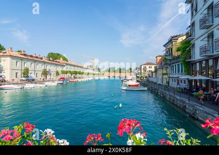 Peschiera del Garda, Old Town, canal Canale di Mezzo in Verona, Veneto, Italy Stock Photo